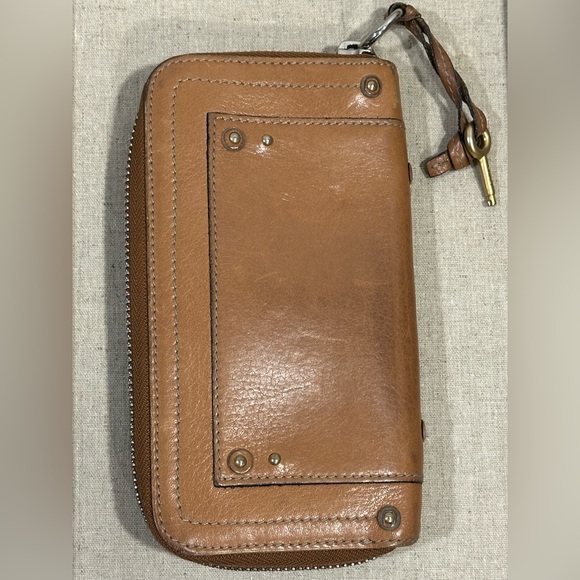 Chloé Paddington Leather Wallet/Clutch with Signature Gold-Tone Padlock and Key - Picture 2 of 10